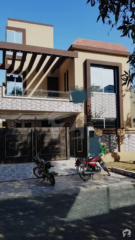 BRAND NEW AVAILABLE 8 MARLA OWNER BUILD HIGH IN LUXURY HOUSE SALE IN BAHRIA TOWN LAHORE SECTOR B BLOCK UMAR