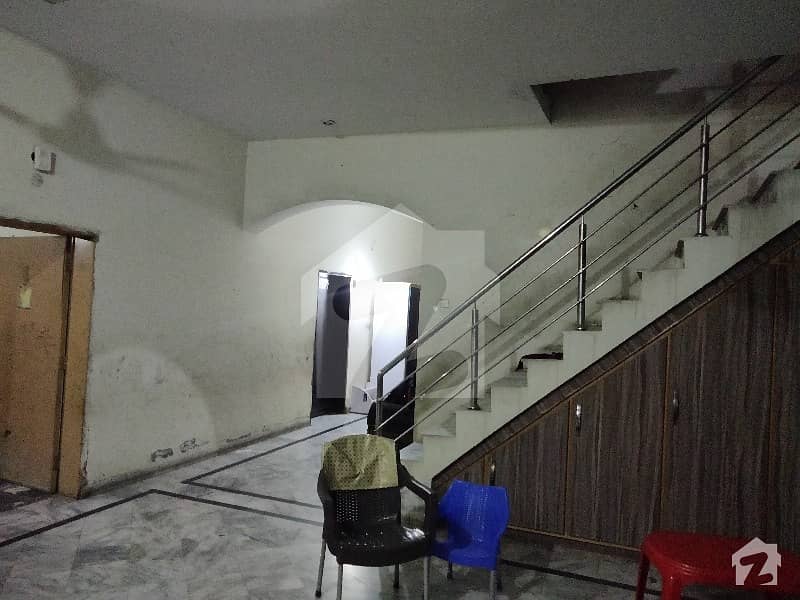 پی سی ایس آئی آر سٹاف کالونی - بلاک سی پی سی ایس آئی آر سٹاف کالونی لاہور میں 8 کمروں کا 17 مرلہ مکان 2.75 کروڑ میں برائے فروخت۔