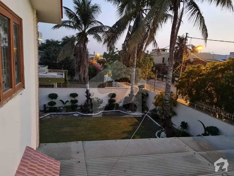 1000 Sq Yards Beautiful Maintained Bungalow In Prime Location Of Dha