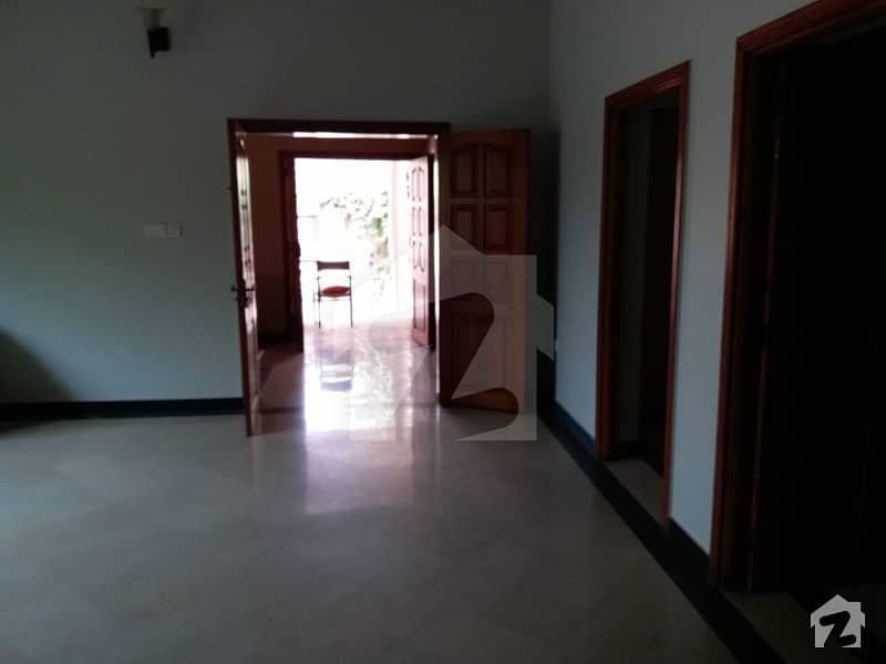 1 KANAL RESIDNETIAL HOUSE IN B BLOCK ON VERY HOT LOCATION