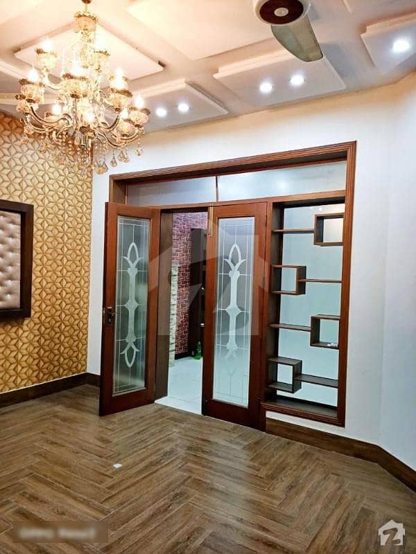 بحریہ ٹاؤن گلبہار بلاک بحریہ ٹاؤن سیکٹر سی بحریہ ٹاؤن لاہور میں 5 کمروں کا 10 مرلہ مکان 1.85 کروڑ میں برائے فروخت۔