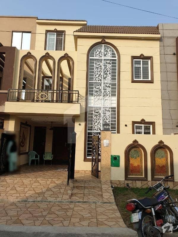 BRAND NEW AVAILABLE 5 MARLA OWNER BUILD HIGH IN LUXURY HOUSE SALE IN BAHRIA TOWN LAHORE SECTOR D BLOCK JINNAH