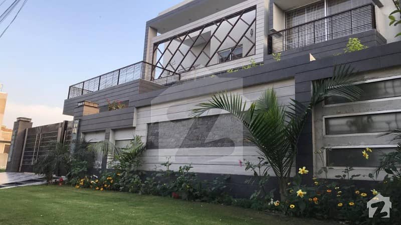 1 Kanal Used House Is Available For Sale On 60 Feet Road  Near Nfc And Valencia