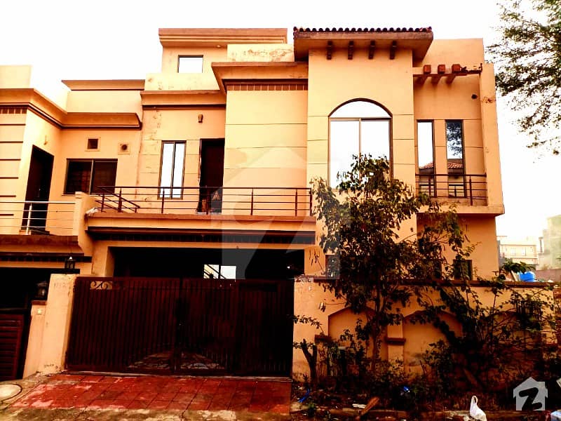 بحریہ ٹاؤن فیز 8 بحریہ ٹاؤن راولپنڈی راولپنڈی میں 5 کمروں کا 7 مرلہ مکان 1.35 کروڑ میں برائے فروخت۔