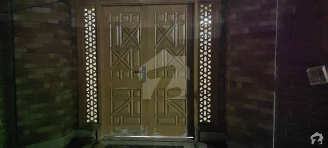 کوہ نور ٹاؤن فیصل آباد میں 4 کمروں کا 10 مرلہ مکان 85 ہزار میں کرایہ پر دستیاب ہے۔