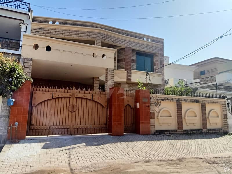 Ideally Located House Of 10 Marla Is Available For Sale In Gujrat