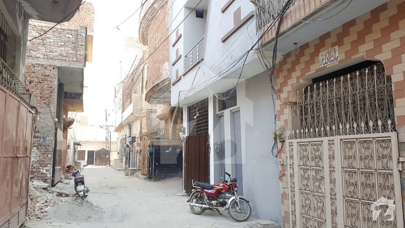 النجف کالونی فیصل آباد میں 4 کمروں کا 4 مرلہ مکان 62 لاکھ میں برائے فروخت۔