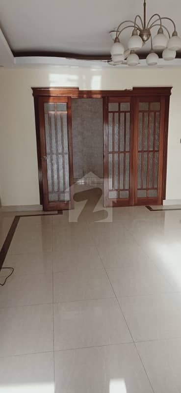 250 Yards Bungalow Available For Urgent Sale