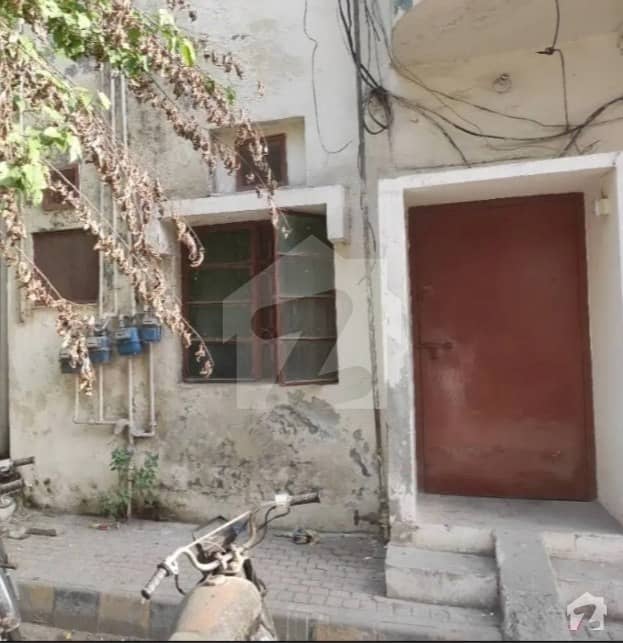 ماڈل ٹاؤن ۔ بلاک این ایکسٹینشن ماڈل ٹاؤن لاہور میں 2 کمروں کا 3 مرلہ فلیٹ 43 لاکھ میں برائے فروخت۔