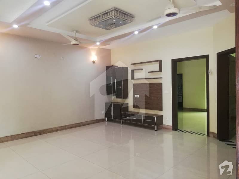 10 Marla Upper Portion For Rent In DD Block Sector D Bahria Town Lahore
