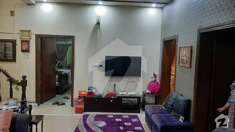 کینال ویو بلاک ڈی کینال ویو لاہور میں 5 کمروں کا 11 مرلہ مکان 2.35 کروڑ میں برائے فروخت۔