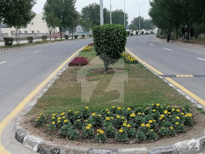 : 12 Marla Plot Near to Park and Main Boulevard in Lake City - Sector M-3A