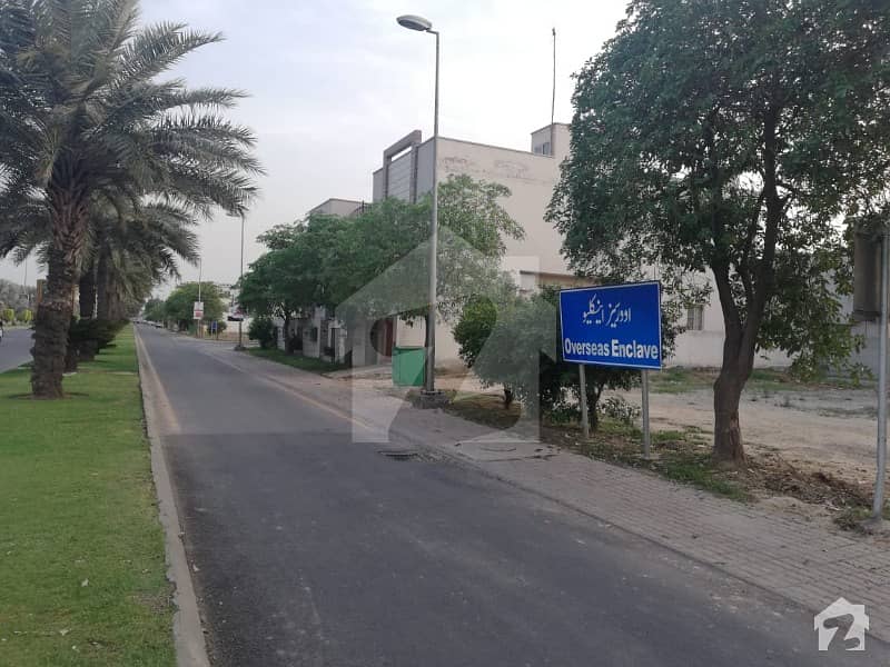 Direct 1 Kanal Plot Attractive Location in Overseas A Block For Sale near School and Talwar Chowk