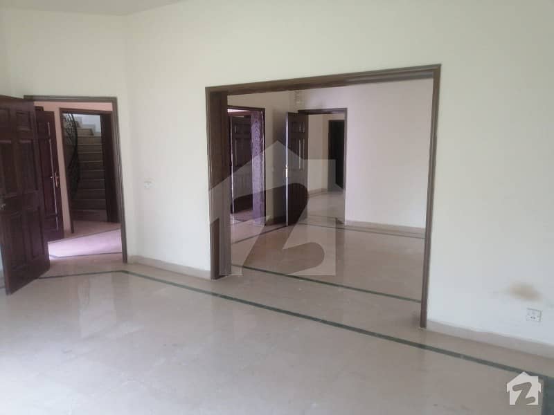 One Kanal House For Rent In Phase 4
