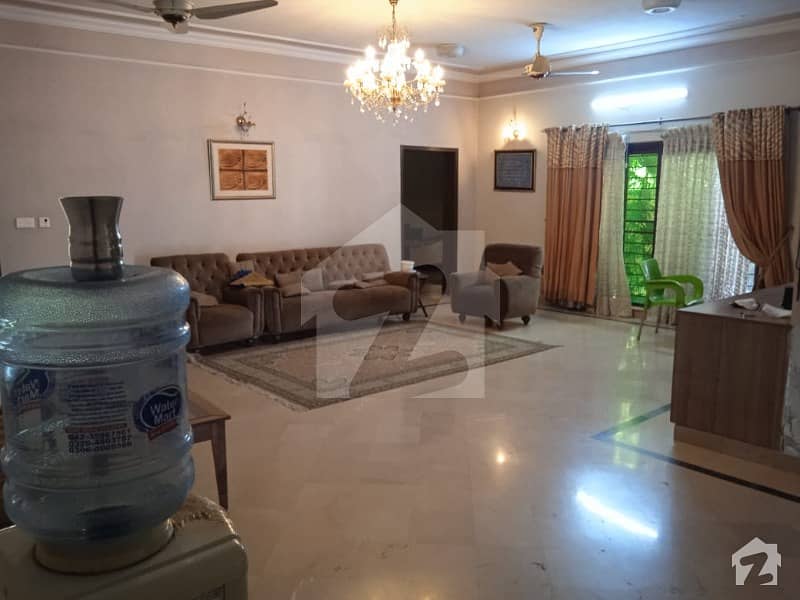 ویلینشیاء ۔ بلاک سی ویلینشیاء ہاؤسنگ سوسائٹی لاہور میں 6 کمروں کا 2 کنال مکان 6.5 کروڑ میں برائے فروخت۔