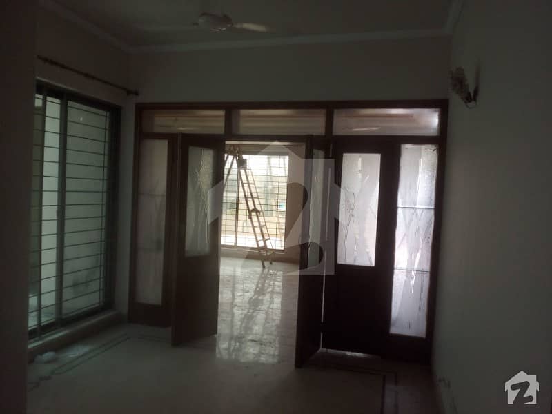 1 KANAL UPPER POTION AVAIABLE FOR RENT IN DHA LAHORE;