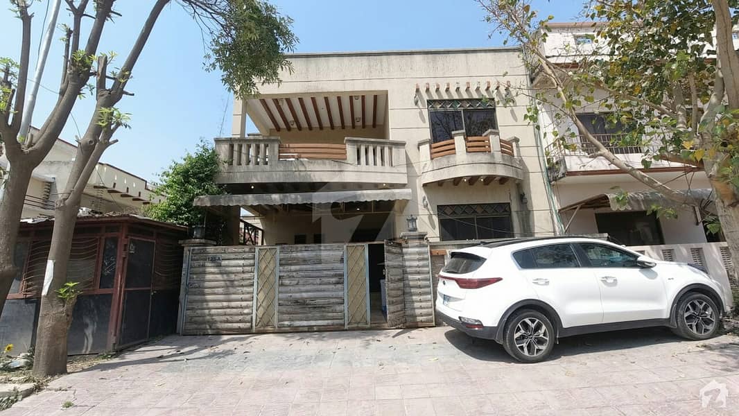 Beautiful Triple Storey Corner House For Sale With Extra Land In Islamabad G-11/3