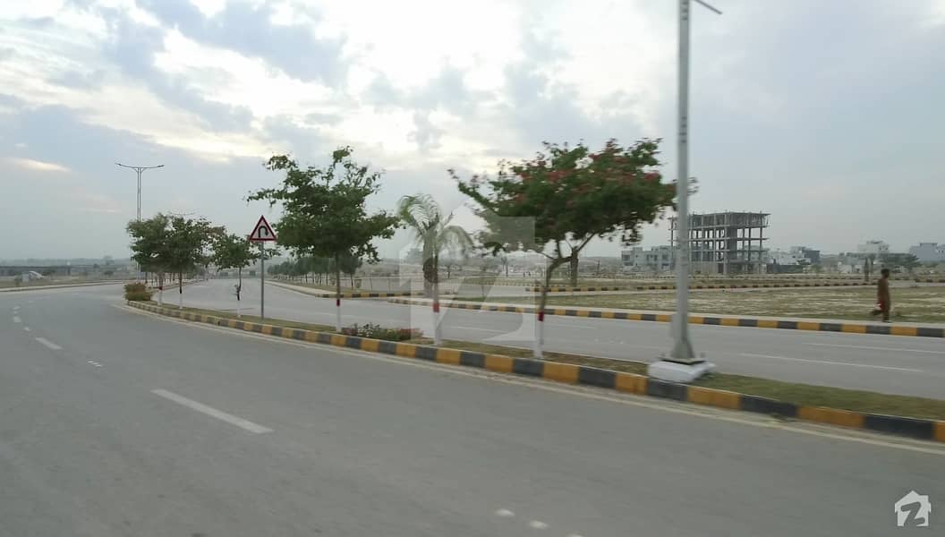 Mpchs B17 Prime Location E Block Plot 30x60" 50 Ft Road Open File