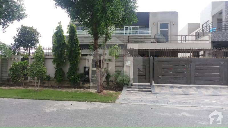 1 Kanal Stunning Bungalow With Basement And Having Solid Construction For Sale