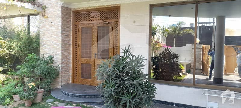 ویلینشیاء ہاؤسنگ سوسائٹی لاہور میں 6 کمروں کا 1 کنال مکان 3.5 کروڑ میں برائے فروخت۔