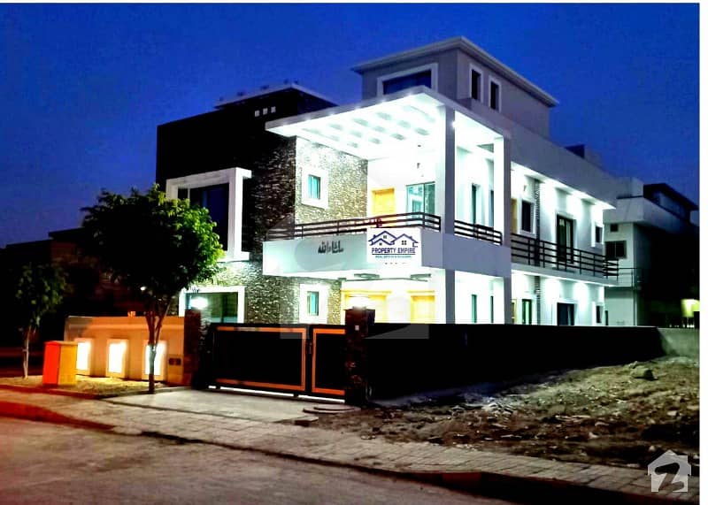 بحریہ ٹاؤن فیز 8 بحریہ ٹاؤن راولپنڈی راولپنڈی میں 5 کمروں کا 10 مرلہ مکان 2.6 کروڑ میں برائے فروخت۔