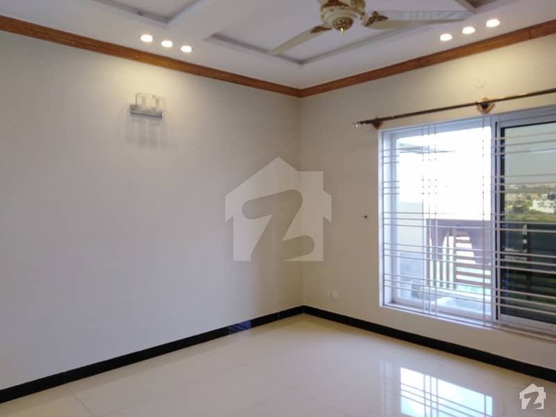 Gorgeous 1 Kanal Lower Portion For Rent Available In DHA Defence