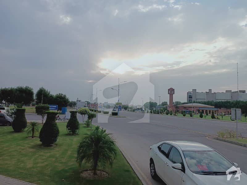 بحریہ آرچرڈ لاہور میں 8 مرلہ رہائشی پلاٹ 43.75 لاکھ میں برائے فروخت۔