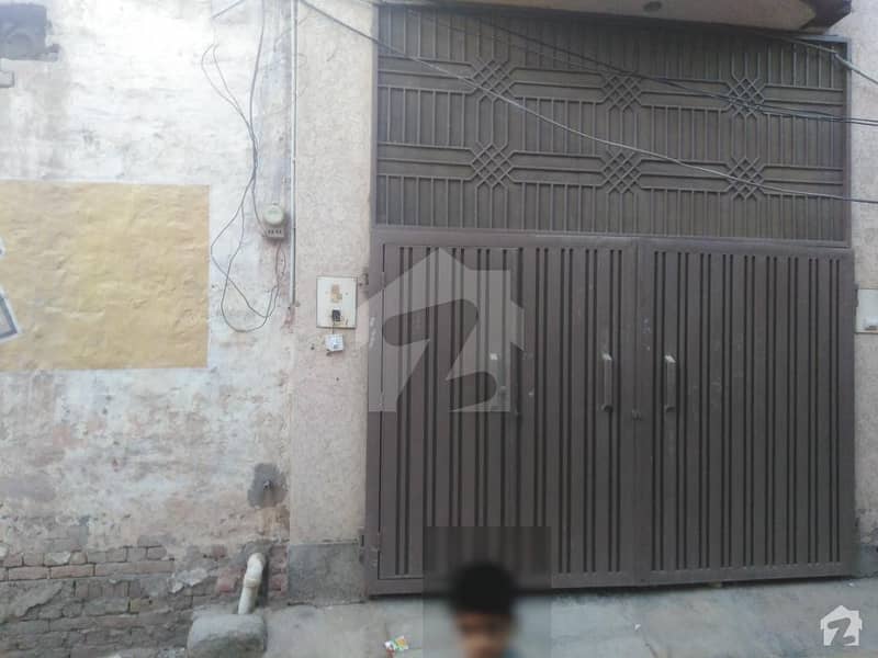 Shadab Colony Upper Portion For Rent Sized 900  Square Feet