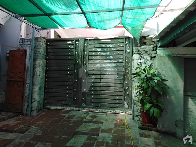 ورسک روڈ پشاور میں 7 کمروں کا 8 مرلہ مکان 2.4 کروڑ میں برائے فروخت۔