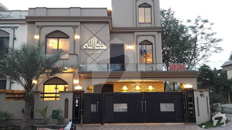 13.5 Marla Corner House In Central Bahria Town For Sale