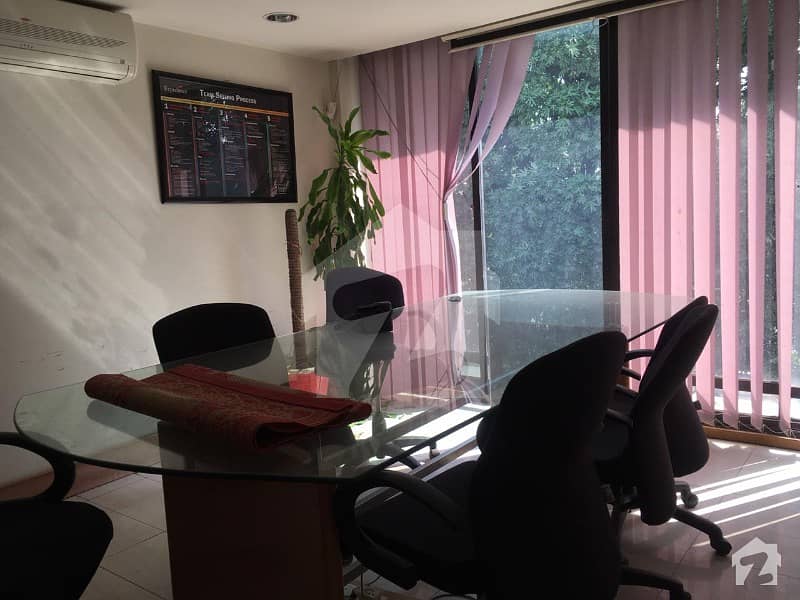 Blue Area 1800 sqft Main Jinnah Avenue First Floor Office available for Rent.
