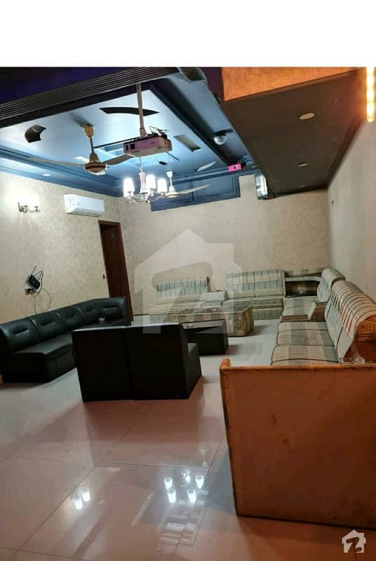 خیابان اتحاد روڈ کراچی میں 5 کمروں کا 6 مرلہ مکان 20 ہزار میں کرایہ پر دستیاب ہے۔