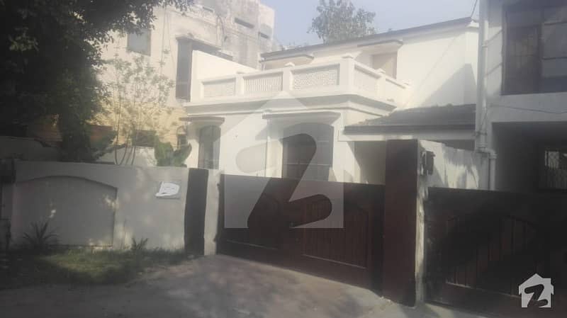 10 Marla House Available For Rent Eden Cottage Phase 1 Near Adil Hospital.