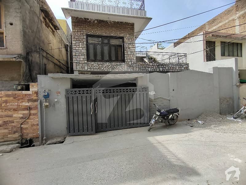 صادق آباد راولپنڈی میں 6 کمروں کا 11 مرلہ مکان 4 کروڑ میں برائے فروخت۔