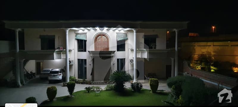 محلہ کوٹلہ تولے خان ملتان میں 8 کمروں کا 5.65 کنال مکان 22.6 کروڑ میں برائے فروخت۔