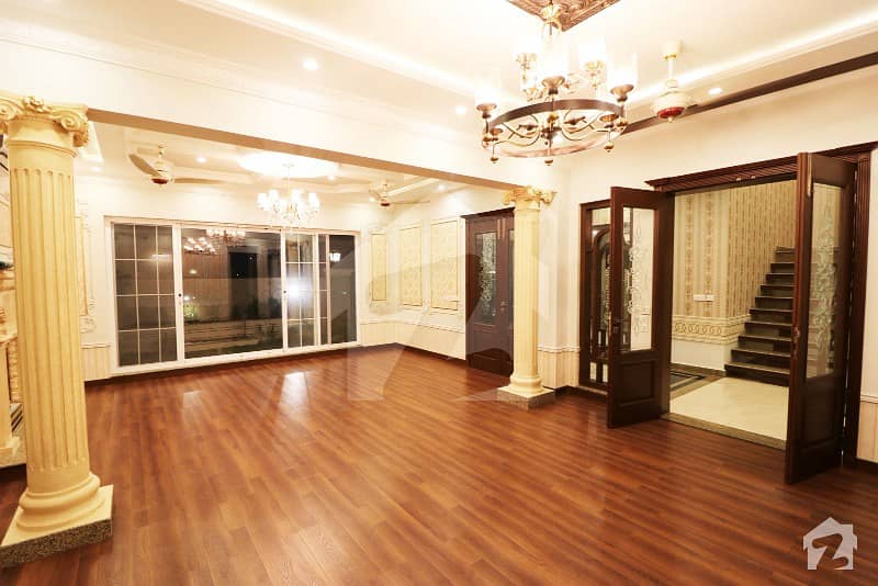ڈی ایچ اے فیز 8 ڈیفنس (ڈی ایچ اے) لاہور میں 4 کمروں کا 10 مرلہ مکان 2.8 کروڑ میں برائے فروخت۔