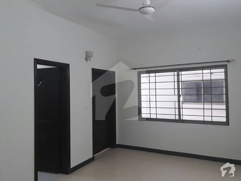 10 Marla 3 Bed 1st Floor Flat For Sale In Askari 11 Lahore With Gas