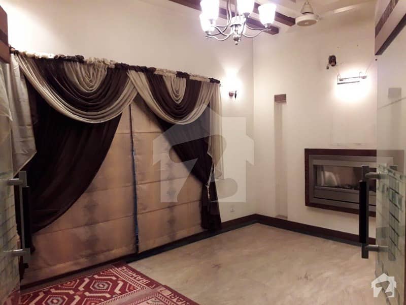 ڈی ایچ اے فیز 5 ڈیفنس (ڈی ایچ اے) لاہور میں 4 کمروں کا 10 مرلہ مکان 1.2 لاکھ میں کرایہ پر دستیاب ہے۔
