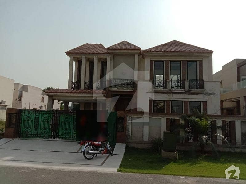 ڈی ایچ اے فیز 6 ڈیفنس (ڈی ایچ اے) لاہور میں 6 کمروں کا 1 کنال مکان 3.2 لاکھ میں کرایہ پر دستیاب ہے۔