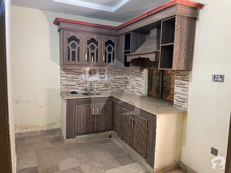 خیابانِ سرسید راولپنڈی میں 2 کمروں کا 2 مرلہ فلیٹ 28 لاکھ میں برائے فروخت۔