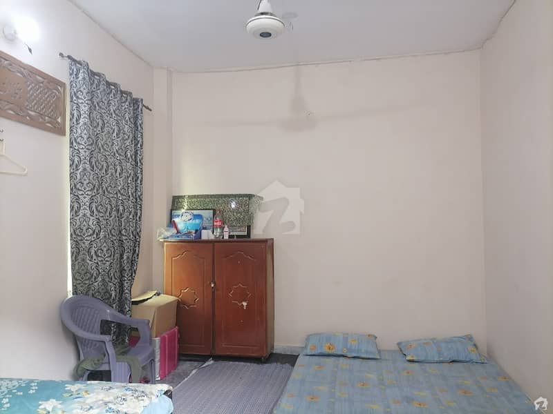 لالہ زار گارڈن لاہور میں 1 کمرے کا 1 مرلہ فلیٹ 8 ہزار میں کرایہ پر دستیاب ہے۔
