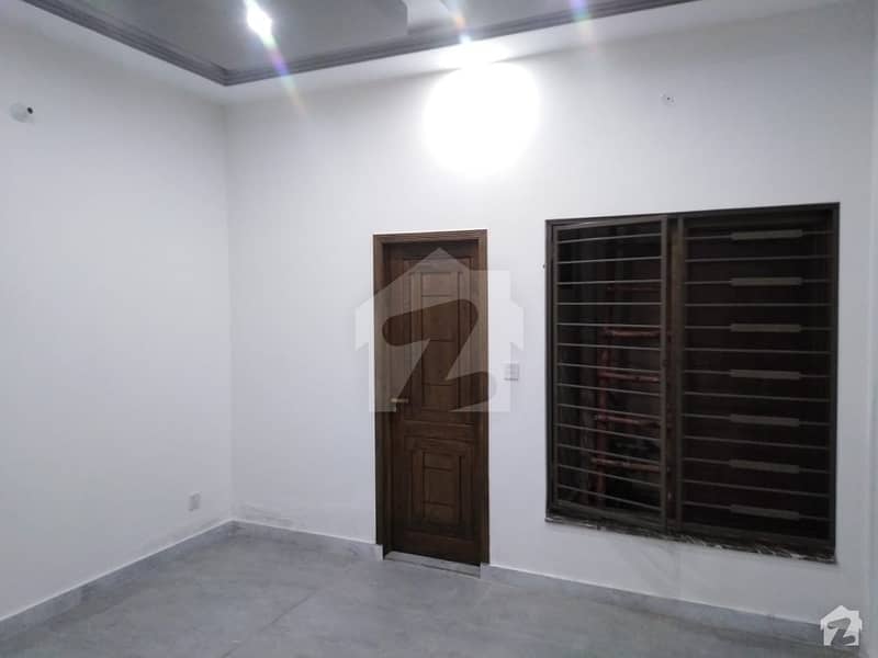 Centrally Located Upper Portion Available In DHA 11 Rahbar For Rent
