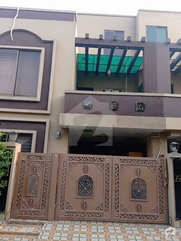 بحریہ ٹاؤن ۔ بلاک بی بی بحریہ ٹاؤن سیکٹرڈی بحریہ ٹاؤن لاہور میں 3 کمروں کا 5 مرلہ مکان 1.15 کروڑ میں برائے فروخت۔