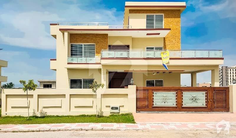 Luxurious 1 Kanal Brand New Front Open House For Sale