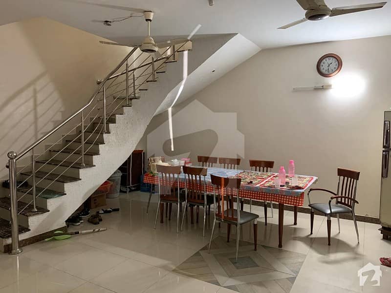 سی پی بیرر سوسائٹی گلشنِ اقبال ٹاؤن کراچی میں 5 کمروں کا 10 مرلہ مکان 7 کروڑ میں برائے فروخت۔