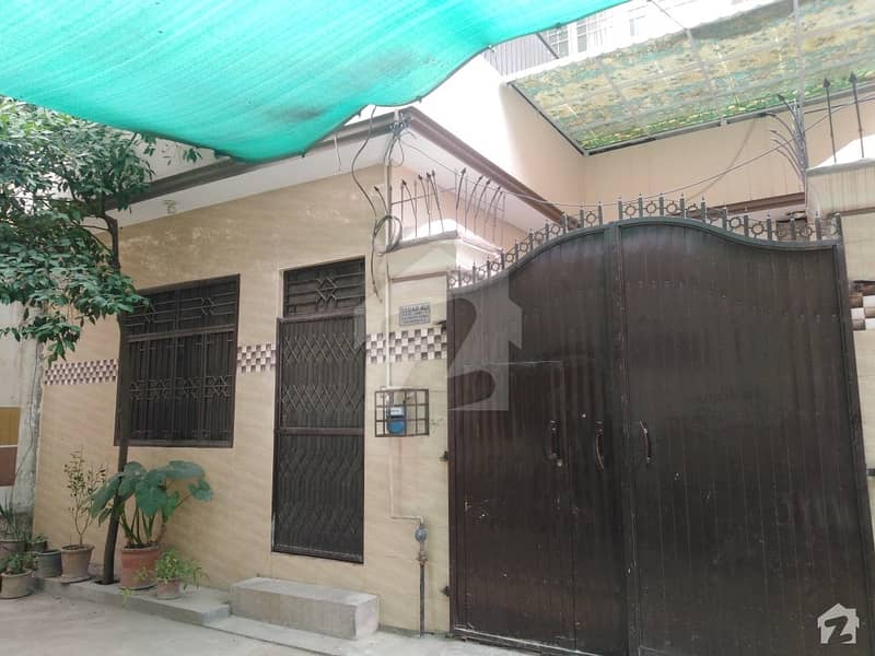 گلبرگ پشاور میں 5 کمروں کا 5 مرلہ مکان 45 ہزار میں کرایہ پر دستیاب ہے۔