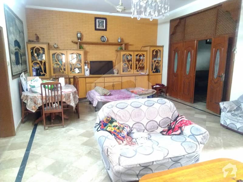 10 Marla Corner House available for Sale in wapda town