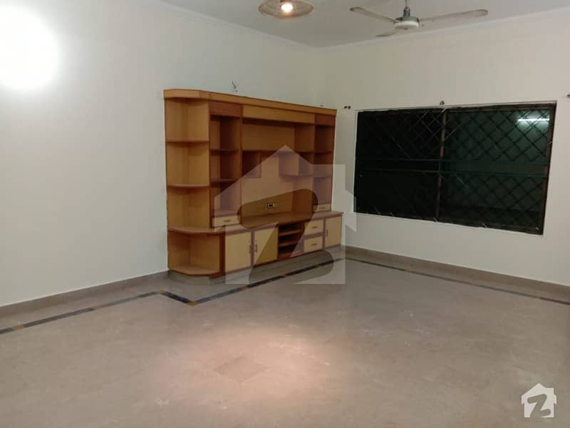 1 Kanal  Upper Portion For Rent In Dha Phase 4 Lahore