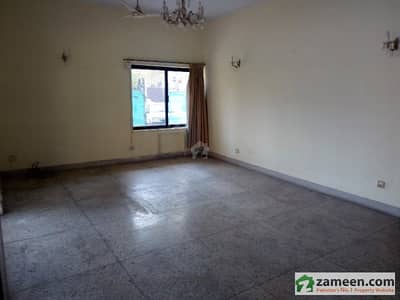 35x70 House At Very Low Price Very Good Location And Condition In G94 35x70 House At Very Low Price Very Good Location And Condition In G94