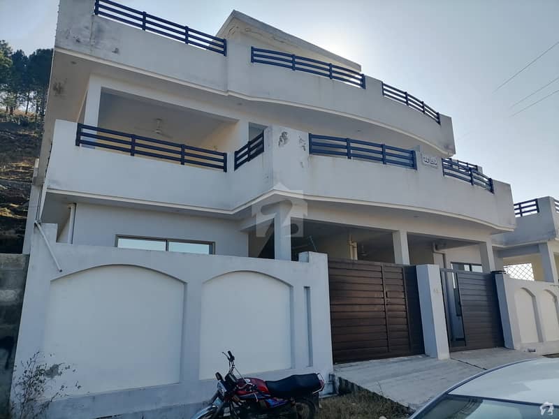 House Of 10 Marla Available In Neelay Pare
